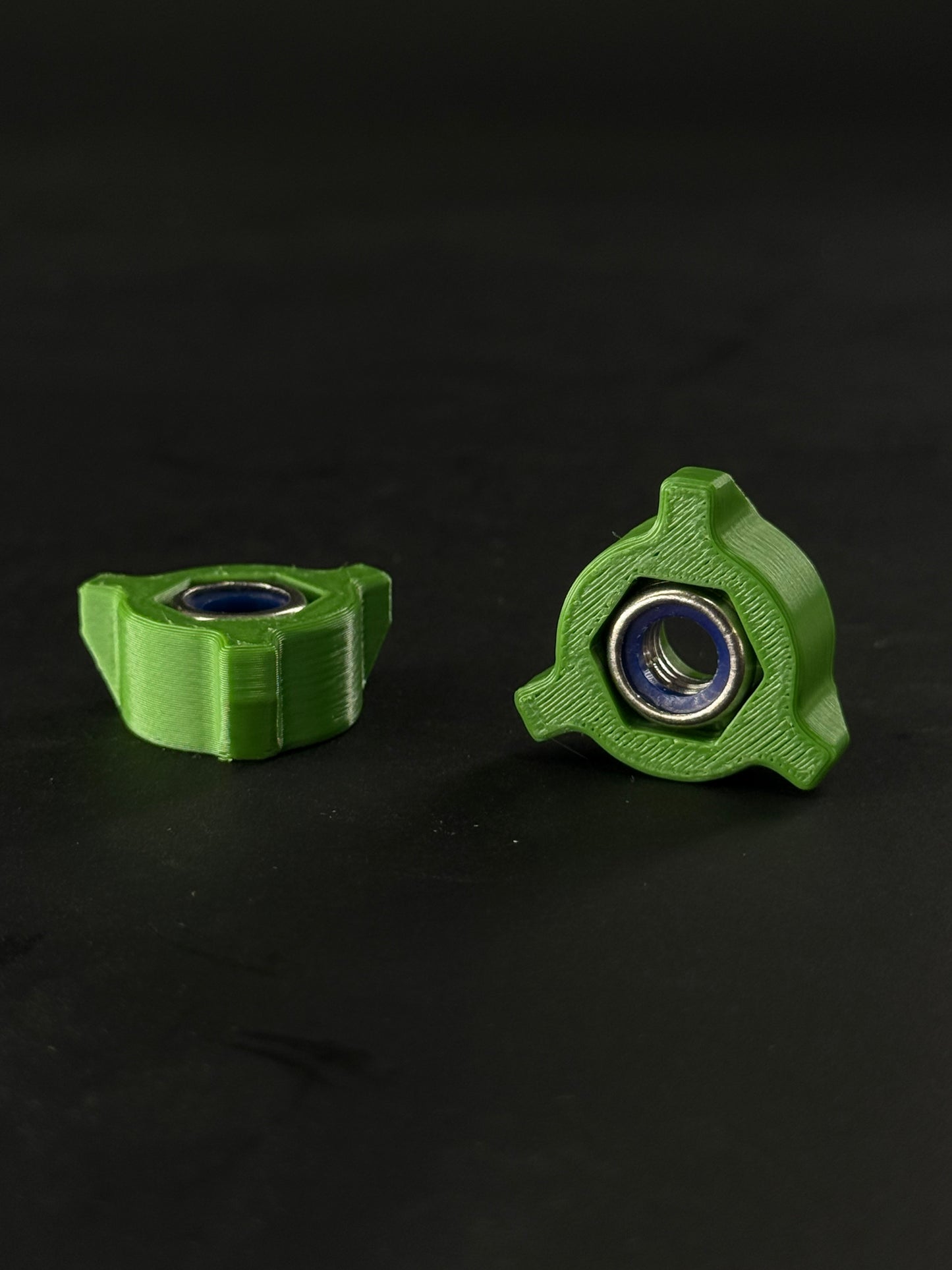 Backplate thumb screw