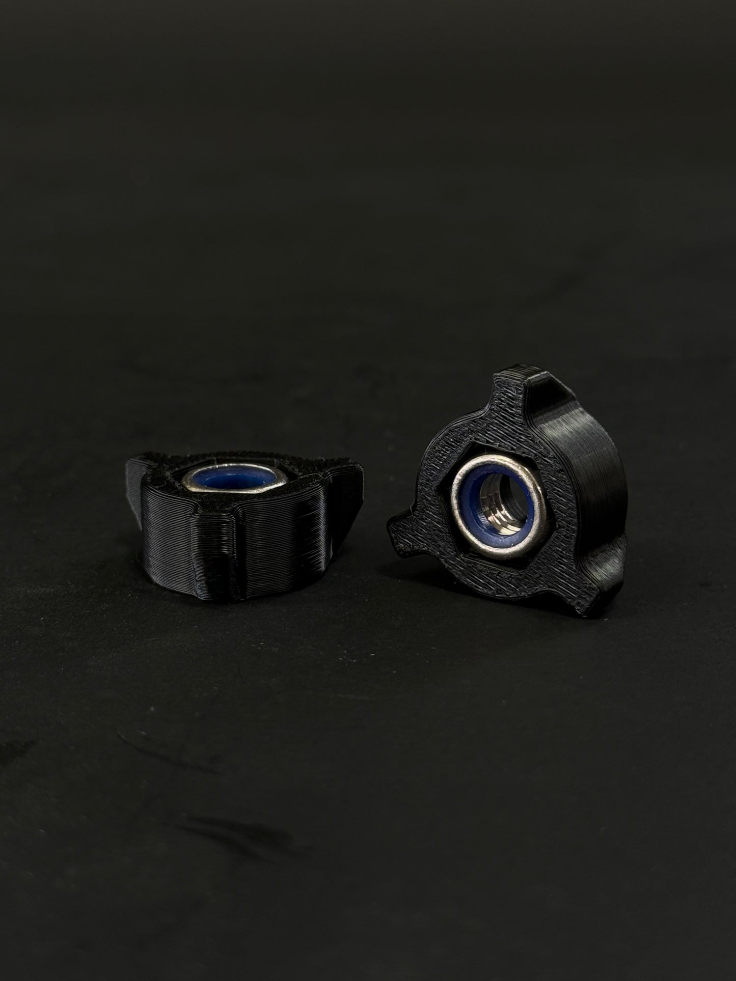 Backplate thumb screw