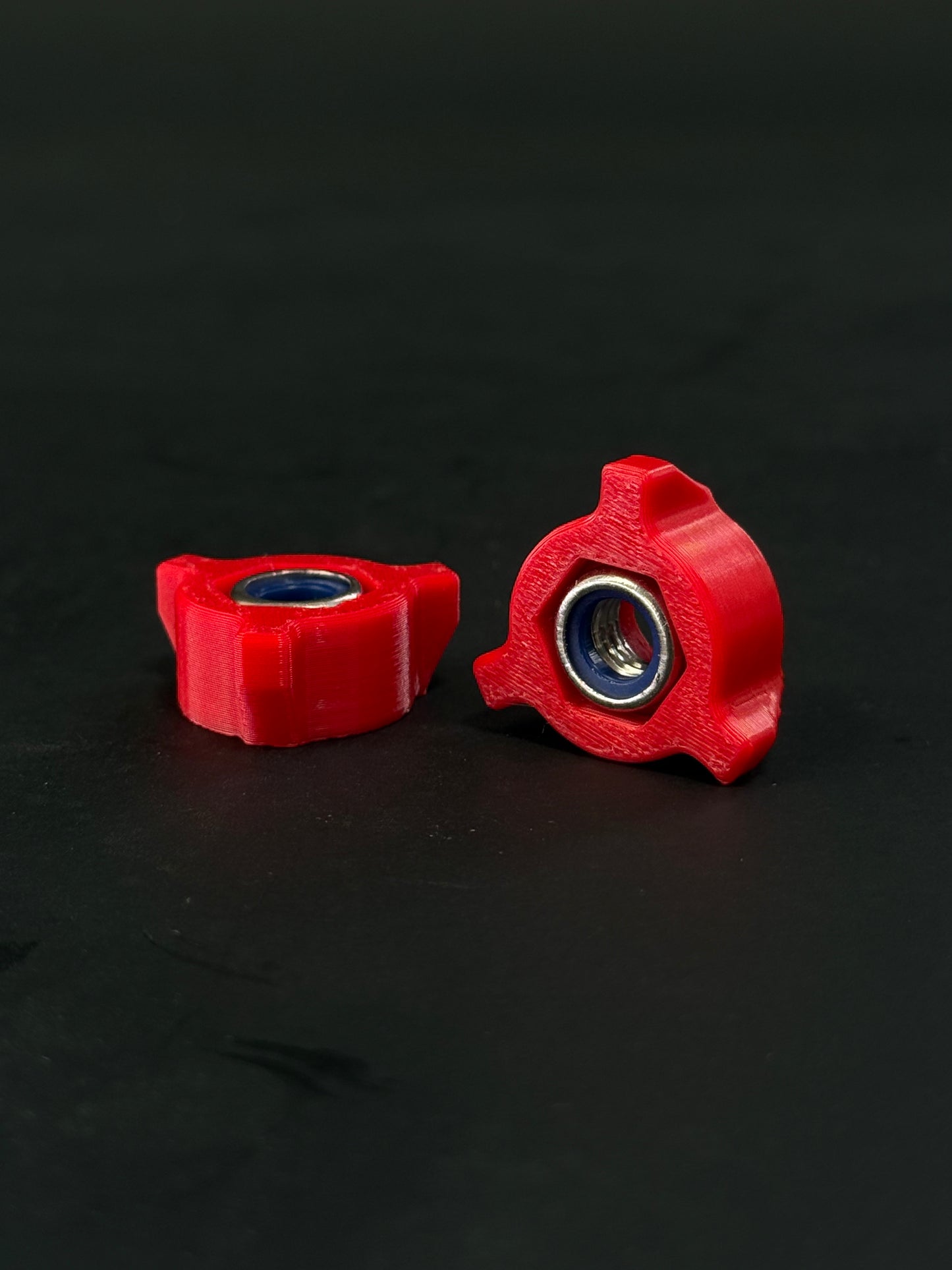 Backplate thumb screw