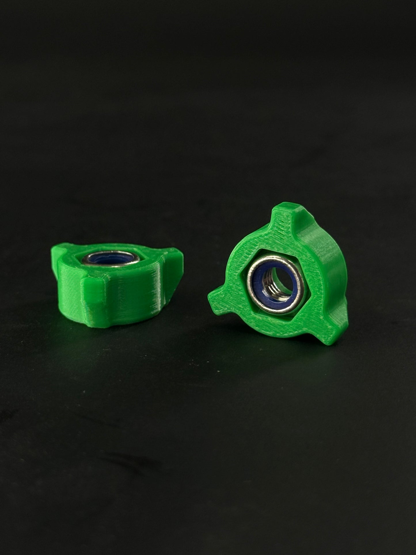 Backplate thumb screw