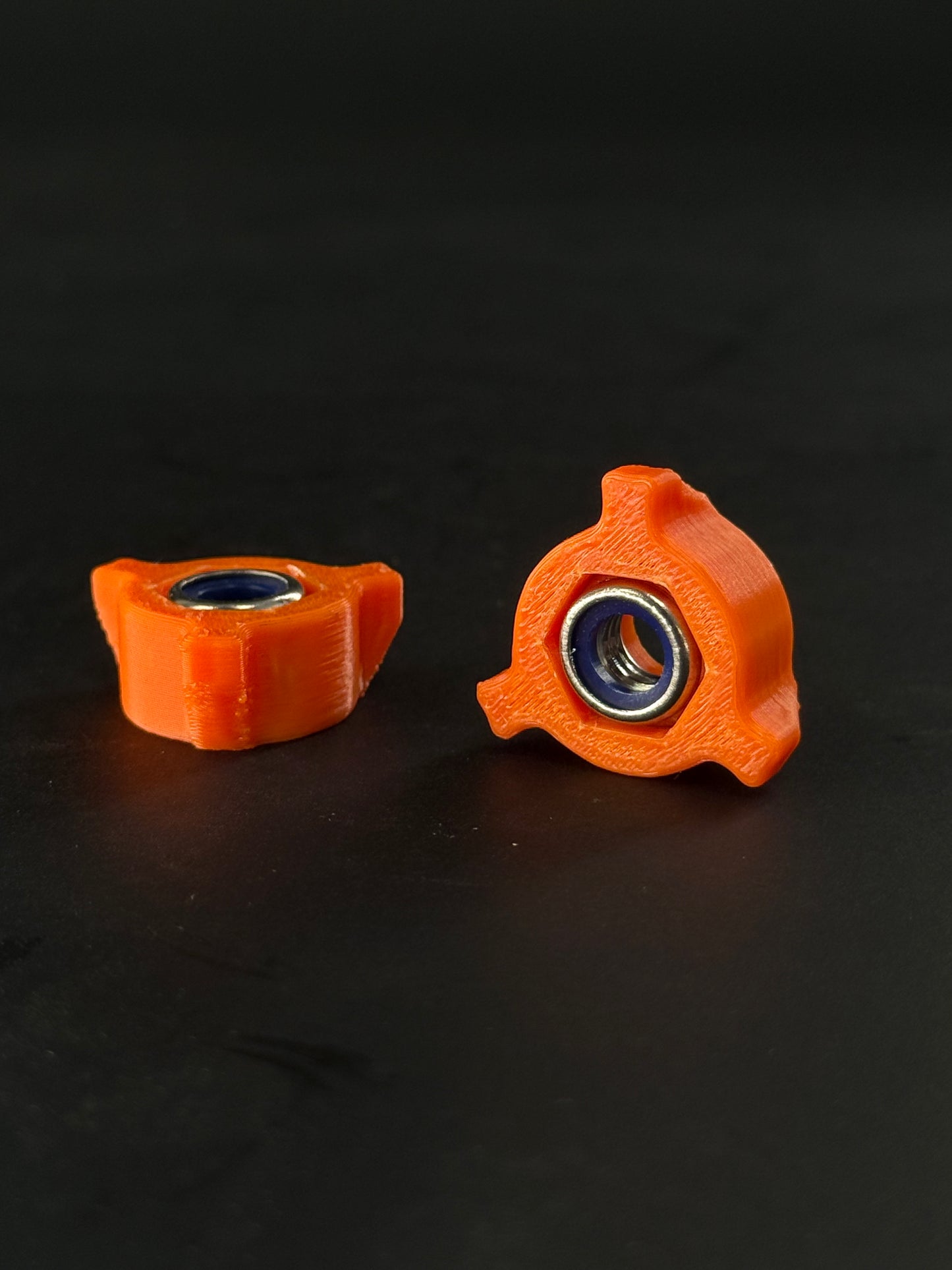 Backplate thumb screw