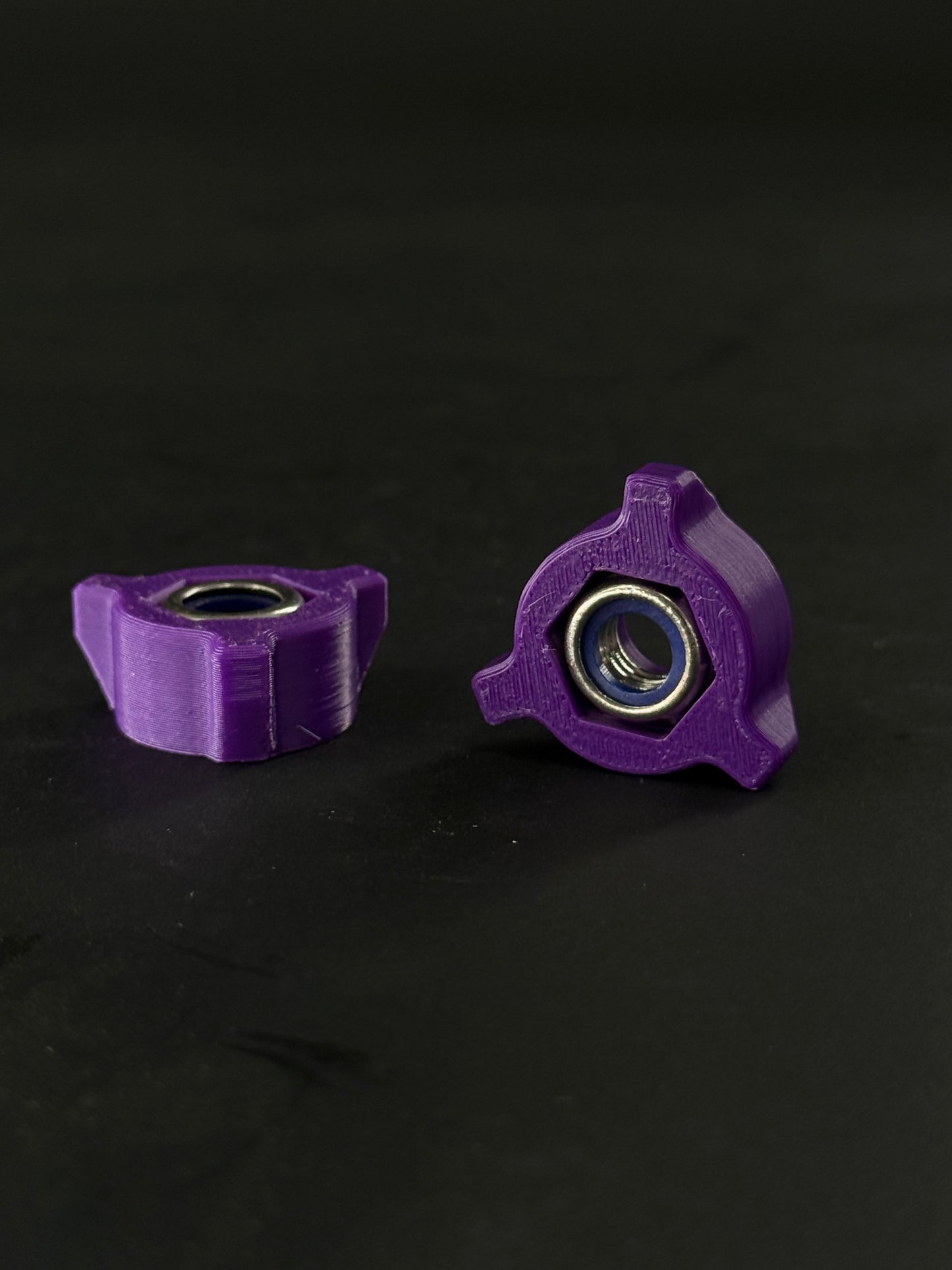 Backplate thumb screw